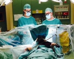Naomi Elishuv plays during surgery.  Photo by Tel Aviv Medical Center 